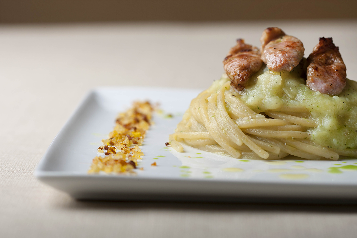 Spaghettone alla chitarra con patate e salsiccia
