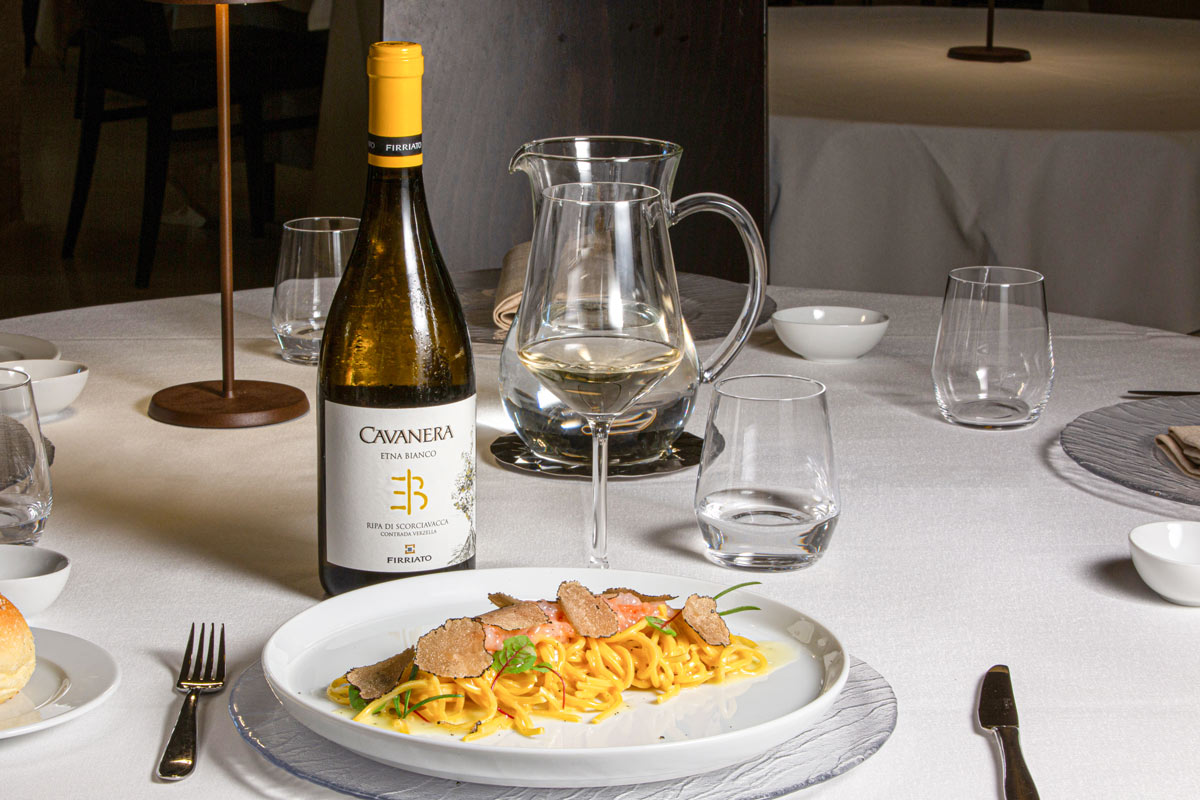 Tagliolino con tartar di gambero rosso di Mazara e scaglie di Tartufo di stagione