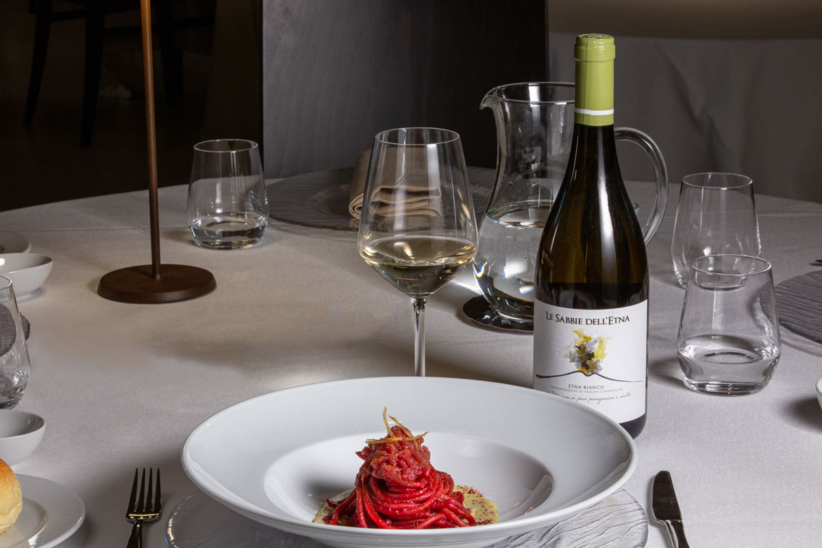 Tonnacchioli mantecati con rapa rossa su vellutata al pistacchio di Bronte